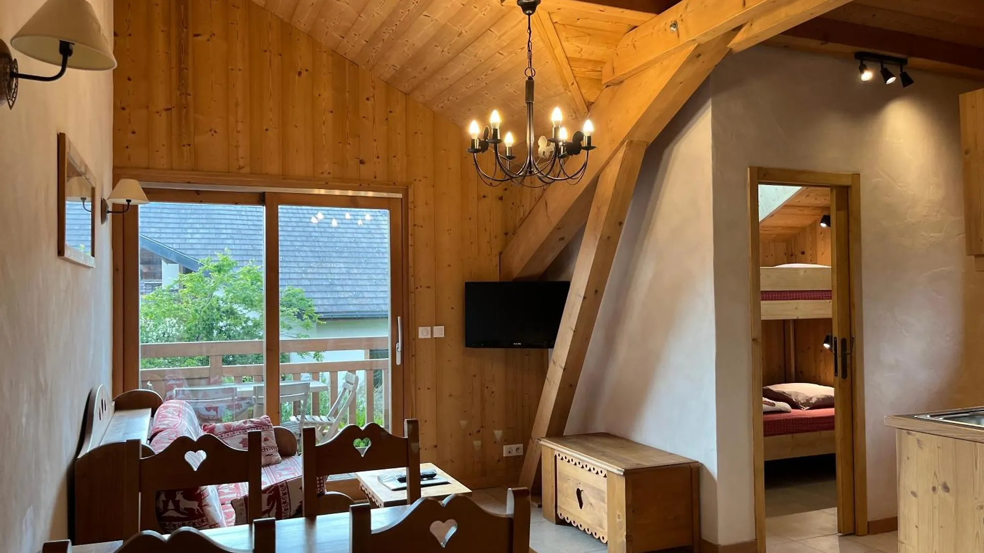 Gite Balneo Au Coeur Des Alpes Taninges 0*,